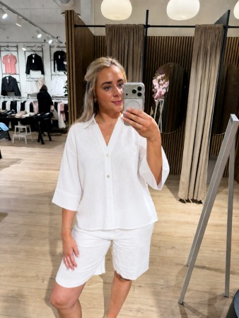FQLAVA BERMUDA SHORTS WHITE